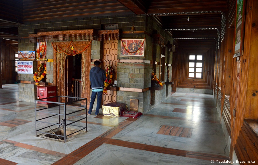 Manu Temple w środku. Manali, Indie, lipiec 2016 r. © Magdalena Brzezińska 
