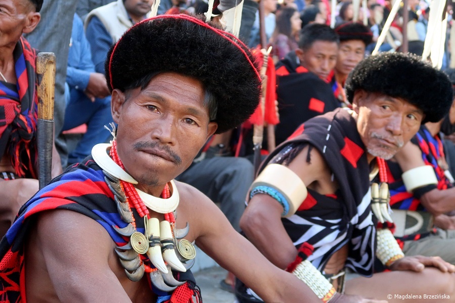 fot. Wojownicy z plemienia Sangtam © Magdalena Brzezińska, Hornbill Festiwal, Kisama, Indie, 2019